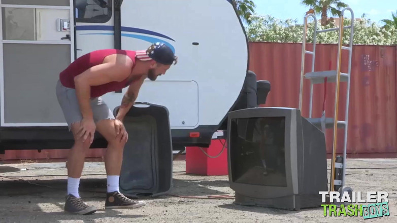 Trailer Trash Boys: TRAILERTRASHBOYs - papà jack dixon alleva a pelle Wesley Woods