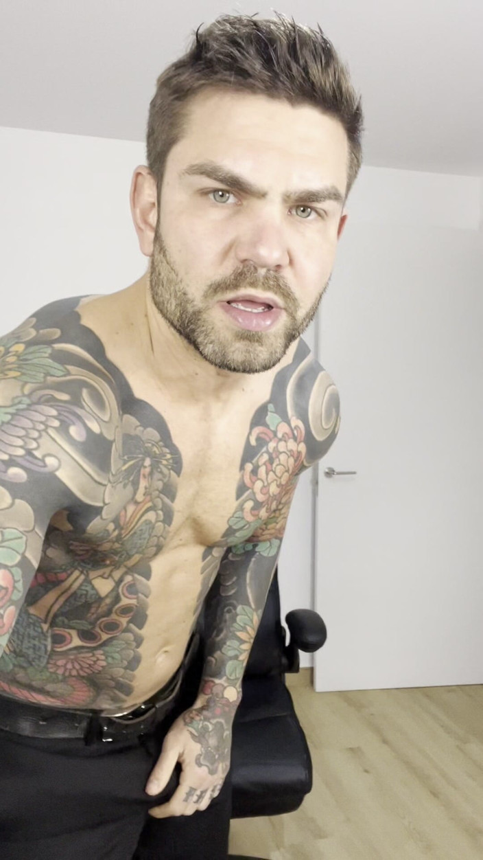 Juan Lucho Gay: Un Espagnol Musclé Se Branle