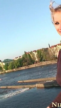 Mükemmel bir sigara içiyor!