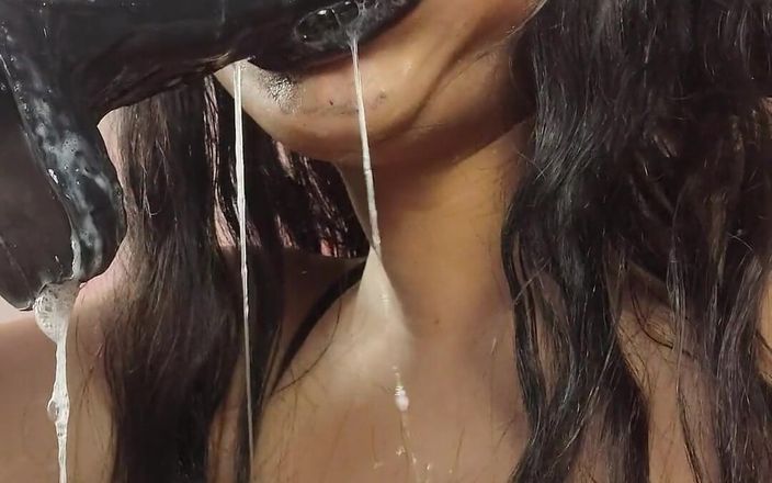 Anabel 693: Sex dur, adânc în gât, neglijaculare, cu vibrator