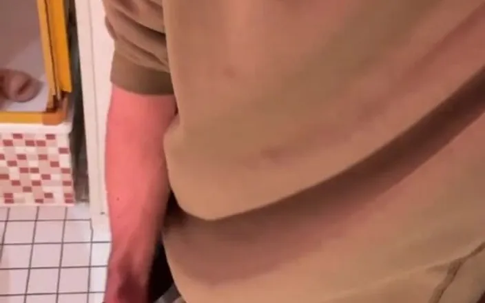 Fratchino: Horny Guy Plays with Fleshlight