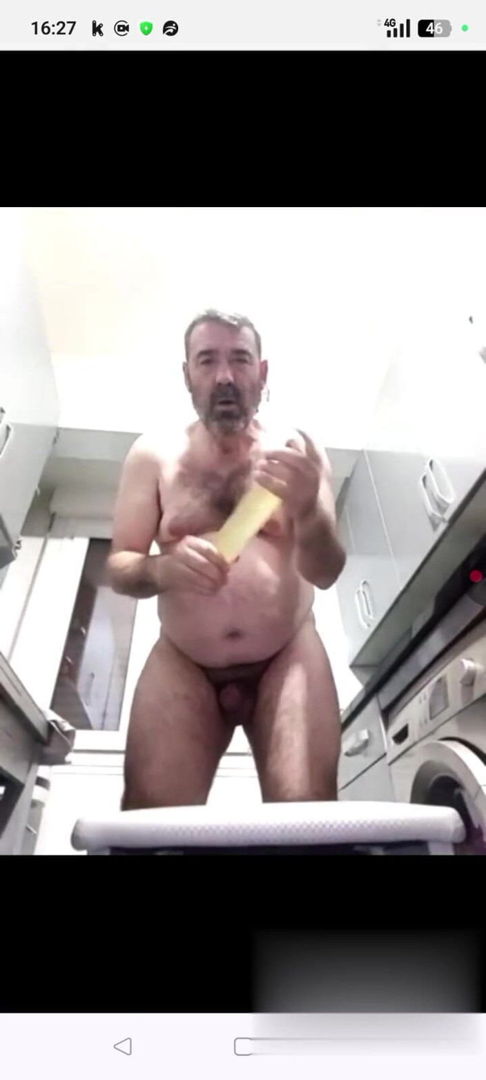 Xauencaliente: Baculatý, pohledný, dospělý s velkým penisem, tlustý a velmi tvrdý, šukám...