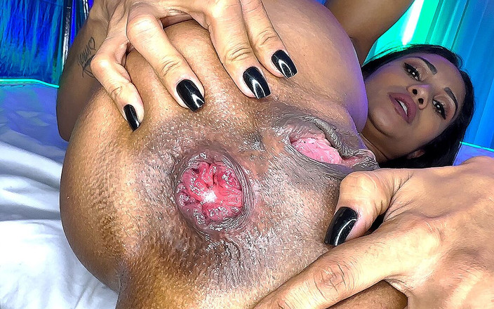 My Bang Van: flexibilní hubená milfka si prolapsuje řiť pro drsné šukání