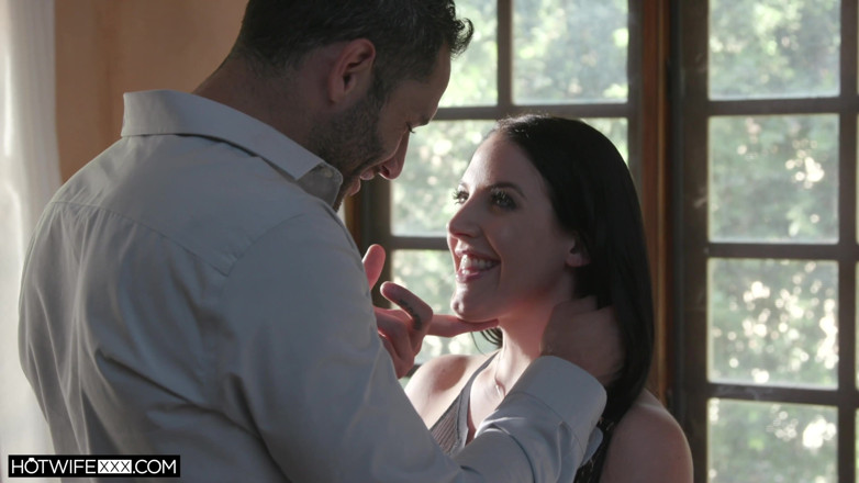 New Sensations: Angela juega para su marido