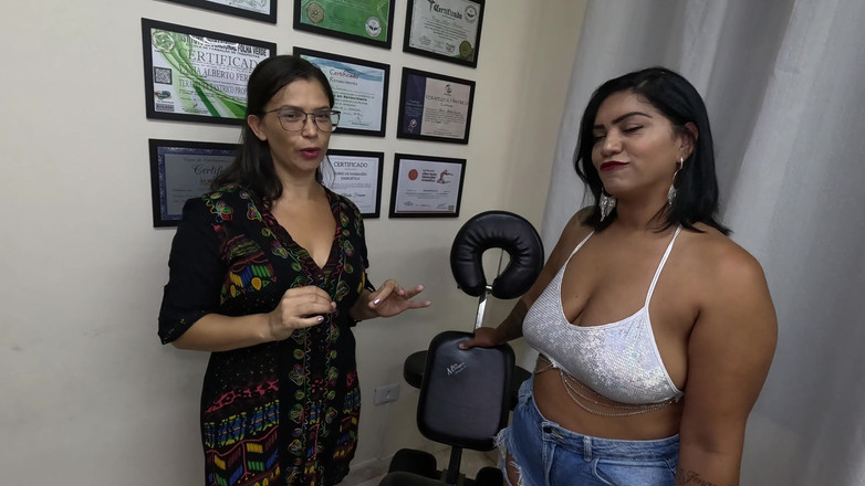 Lukas Zaad: Pijat klitoris membakar memek panas (lesbian).