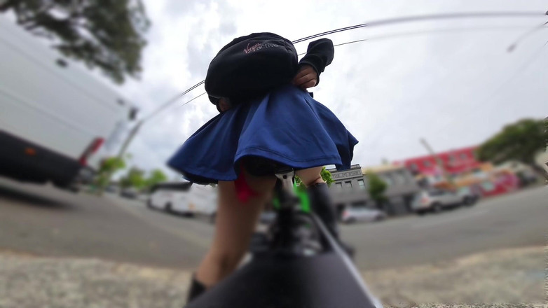 Asiansissypublic: Скачу на публике с выставленным батплагом и с красными подвязками