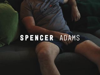 Spencer Adams: Британский медведь дрочит это на диване выстреливает порцию спермы над Ellesse спортивный топ