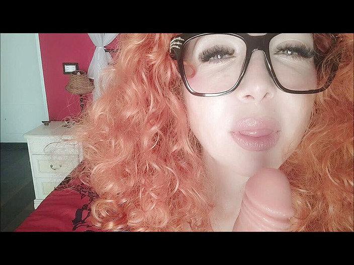 savannahamatoriale: La nerd rossa calda ama l'anale