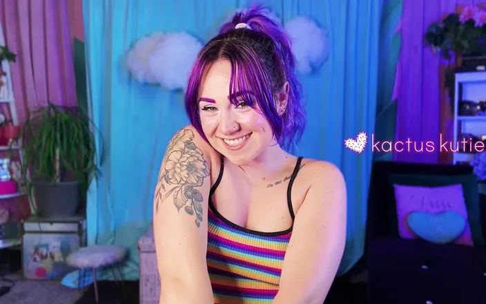 Kactus kutie: Pee Countdown and Cleavage Tease