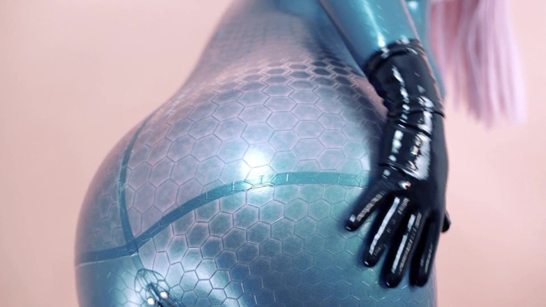 Arya Grander: Wearing latex rubber catsuit teasing fetish