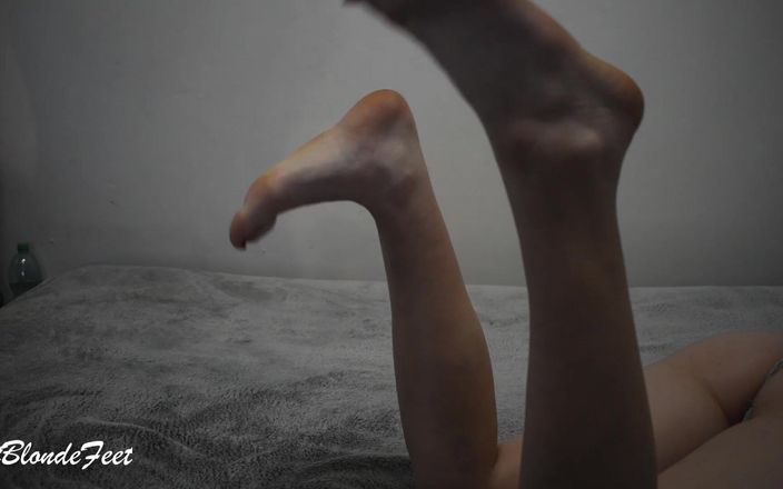 Miley Grey: 性感的红色指甲 - miley grey
