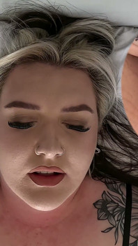 Tetovaná bbw sólo masturbace Georgie Winters Wand a Dildo Skutečný orgasmus v detailním záběru na rozdělenou obrazovku 4K