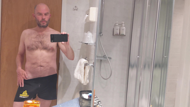 Rockardglans: Hotel Bathroom Wanking and Cumming in Front of the Mirrors -...