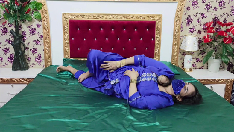 Shilpa Bhabhi: Piękny Pakistan Desi Bhabhi Palcowania cipki i orgazm z Dildo