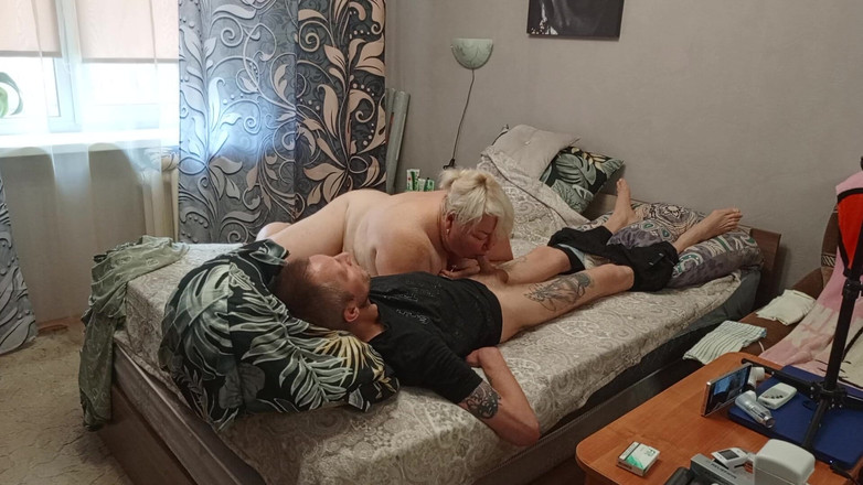 Zona901: Мачеха ласкает хуй делать глубокий минет, пока я не кончу