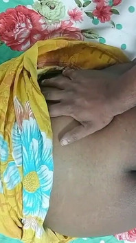 Istri desi pertama kali mencoba anal yang sangat menyakitkan