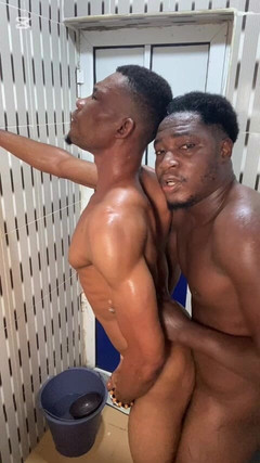 Dverse: Banho, suor e sexo