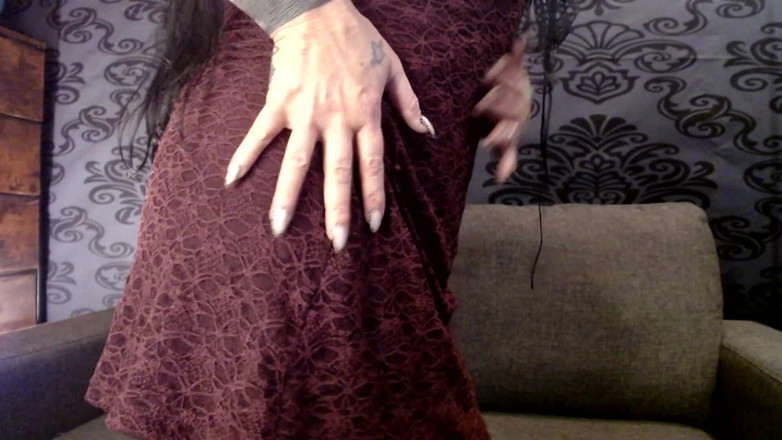 Abby Anna: सेक्सी लेस स्कर्ट के नीचे आड़ू पैंटीज चूत