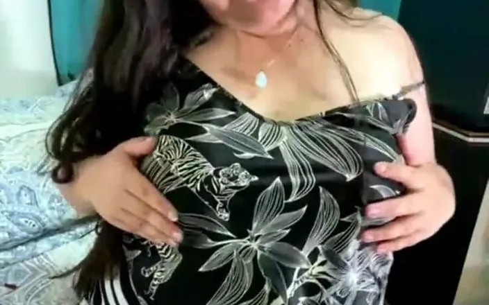Lizren: Teen latina masturbuje během živě