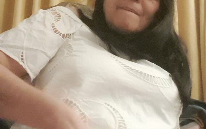 Mommy big hairy pussy: MILF a její tvrdá prsa pro tebe