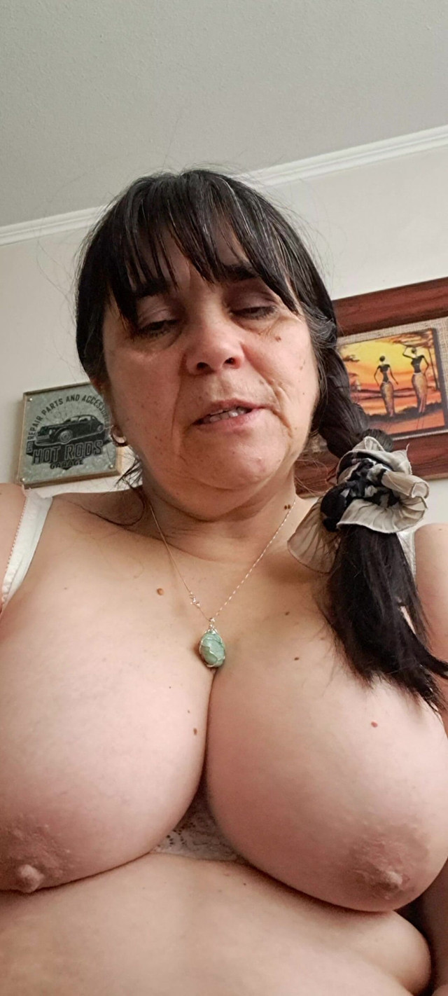 MILF Slut Wants to Fuck, Her Pussy Is Burning Hot (Mommy big hairy pussy)