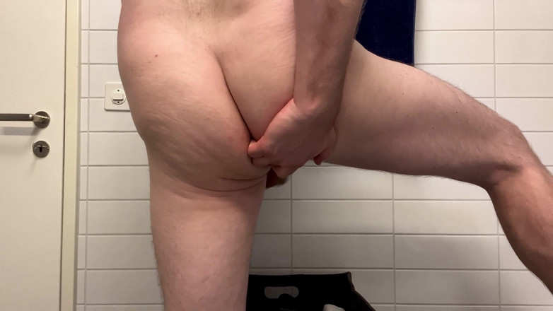 Beardedcummer: Brincando com meu pau gordo