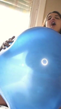 Me Cojo Con Mi Dildo Con Condon Y Lo Uso De Globo