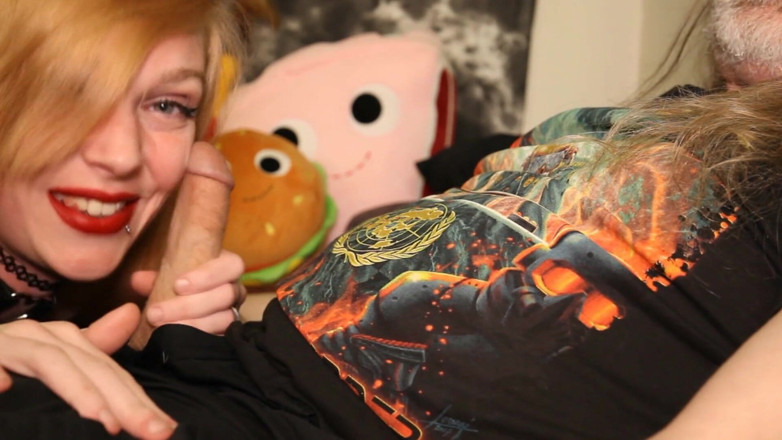 GamerGirlRoxy: Lee gets sloppy blowjob from hot blonde