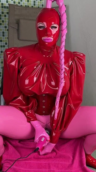Rubberdoll nella sauna