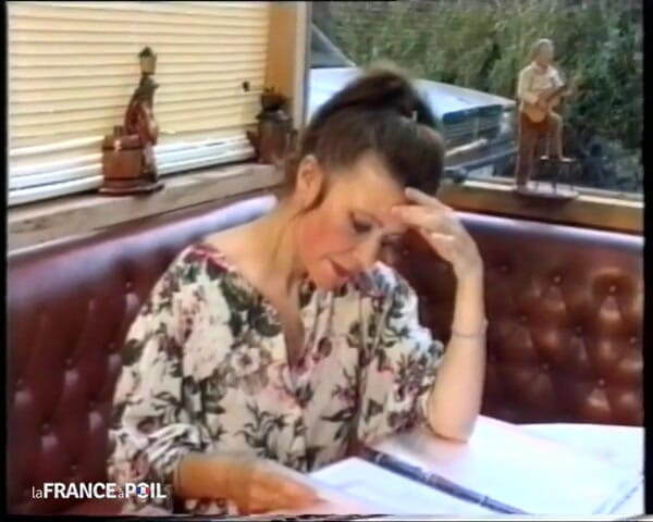 French Family Secrets: 成熟した少女が家庭教師にセックスされる