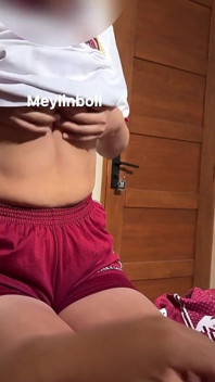 Vidéo Complète: Demi-sœur Innocente Séduit Son Demi-frère Pour Baiser