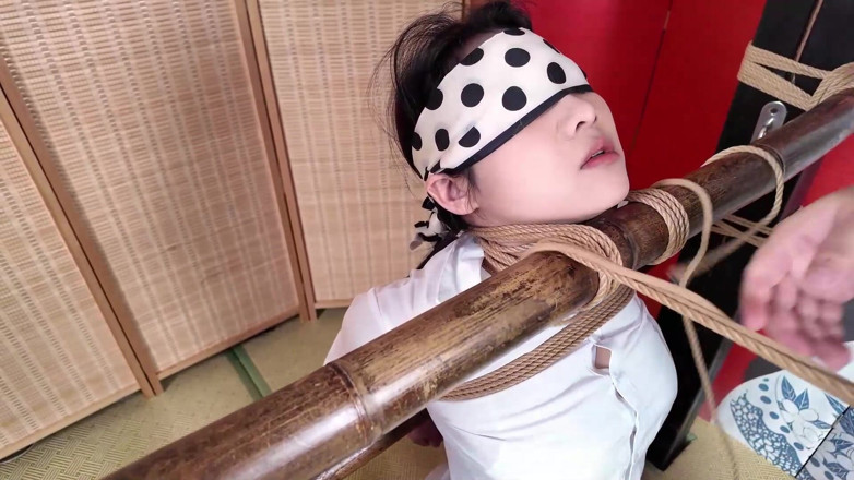 Aisan girl bondage: Xr22-the Girl Was Tied to a Pillar and Disciplined.