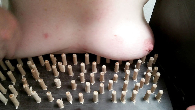 Bouncy Tits Action: Mésanges, machine à punir