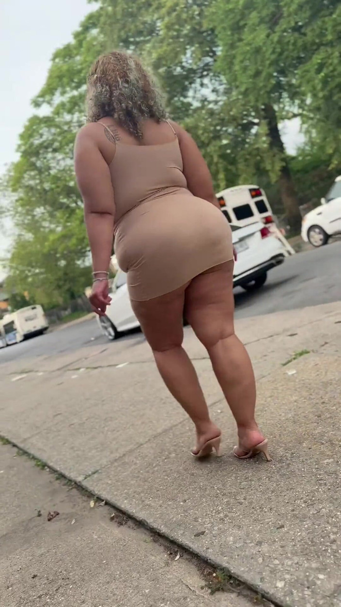 PutiLing: Boricua Mami - dikke benen - dikke kont - minirok - stiletto's op hoge...