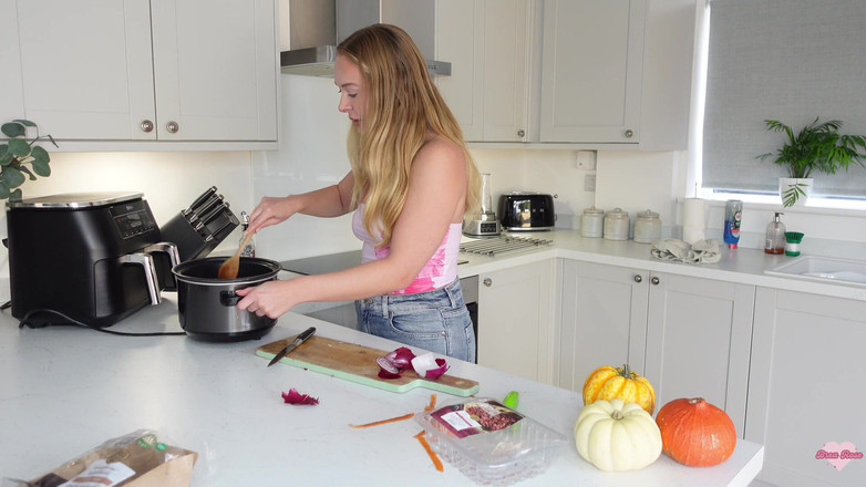 Brea Rose: Cooking with Stepmommy Free Video