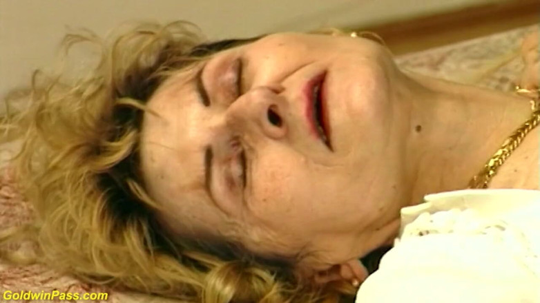 Goldwin pass: Sexy hairy 82 years old stepmom hardcore doggy style