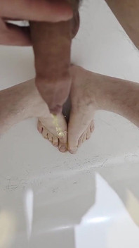 Kencing di kaki