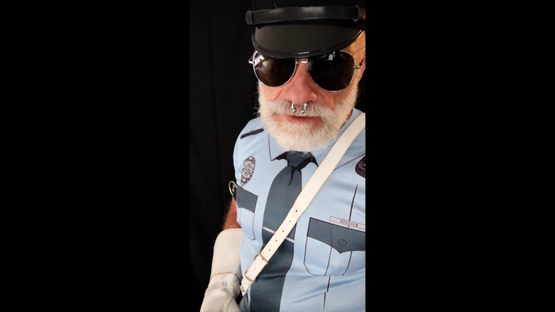 MusclesCigarsFFPig: Un polițist pedepsește