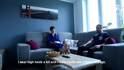 Czech Soles - foot fetish content: Ny hyresgäst måste få sina bara fötter dyrkade så fort