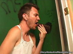 Gloryholes And Handjobs: Luke Cross saje velkého černého ptáka gloryhole