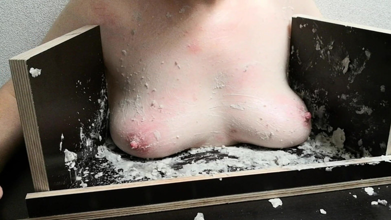 Bouncy Tits Action: La depiladora de tetas 3