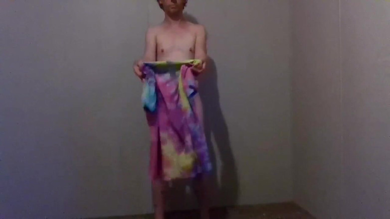 LilTaste: Trying Clothes; Oynuyor, giyiniyor ve soyunuyor - tye boyası tişört bölüm 15