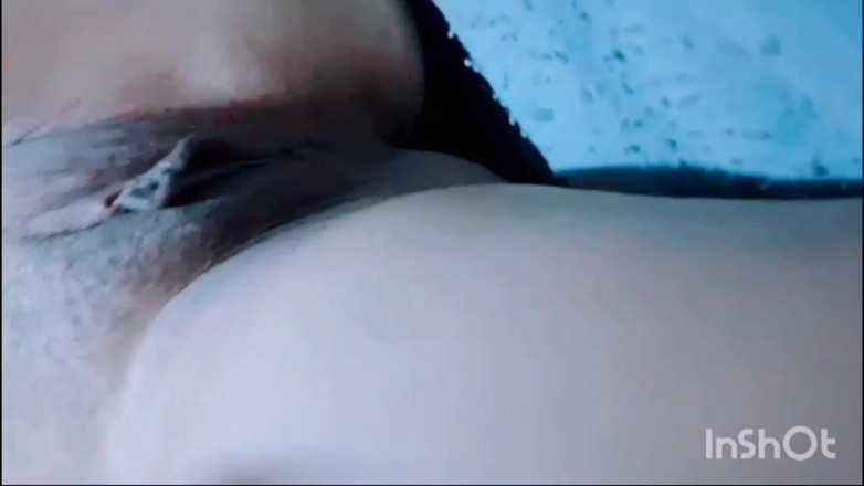 TricolorMusic3: Sexy holka masturbovala s rajčaty, masturboval jsem tím, že si dal...