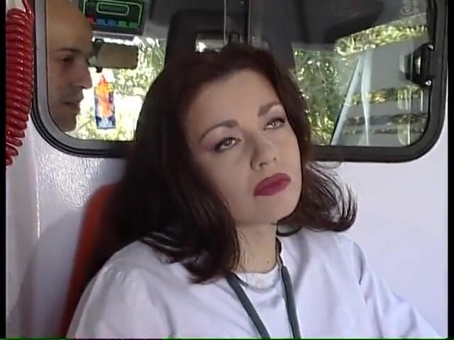 Just X Star: La dottoressa sexy viene scopata duramente su un'ambulanza
