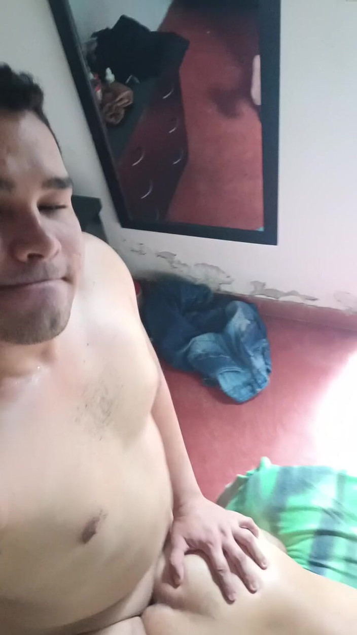 Nicolascachon200: Pompino e penetrazione per questo uomo maturo e che culo...