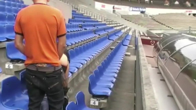 ARAB FUCKERS WITH HUGE COCKS: Follada por árabe heterosexual en el estadio