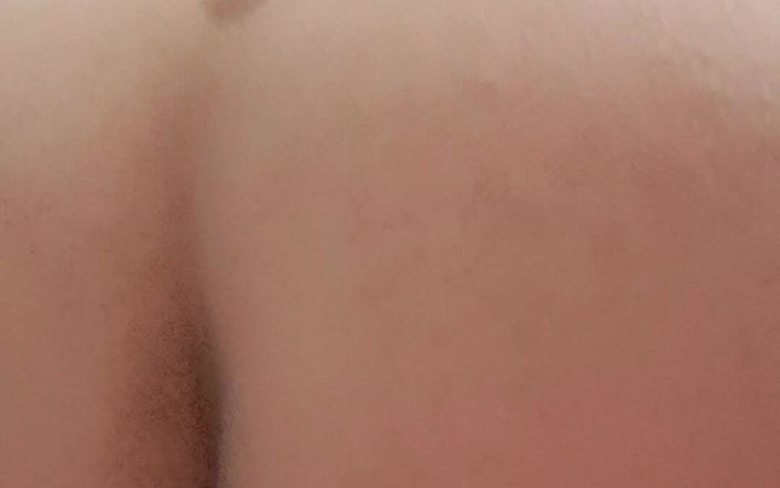 Mommy big hairy pussy: Zralá MILFka si dává robertek do vagíny
