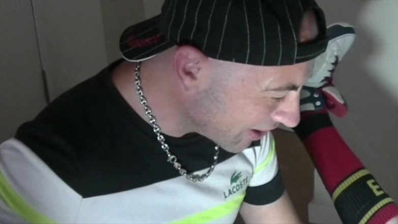 Sneaker gay: Suckoing Big Dick on Glory Holes