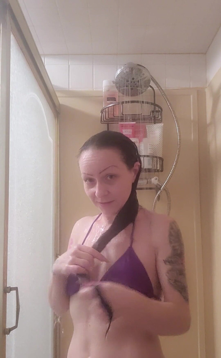 Raven Willow: Untuk semua pecinta rambutku nonton aku lagi cuci bajuku di...