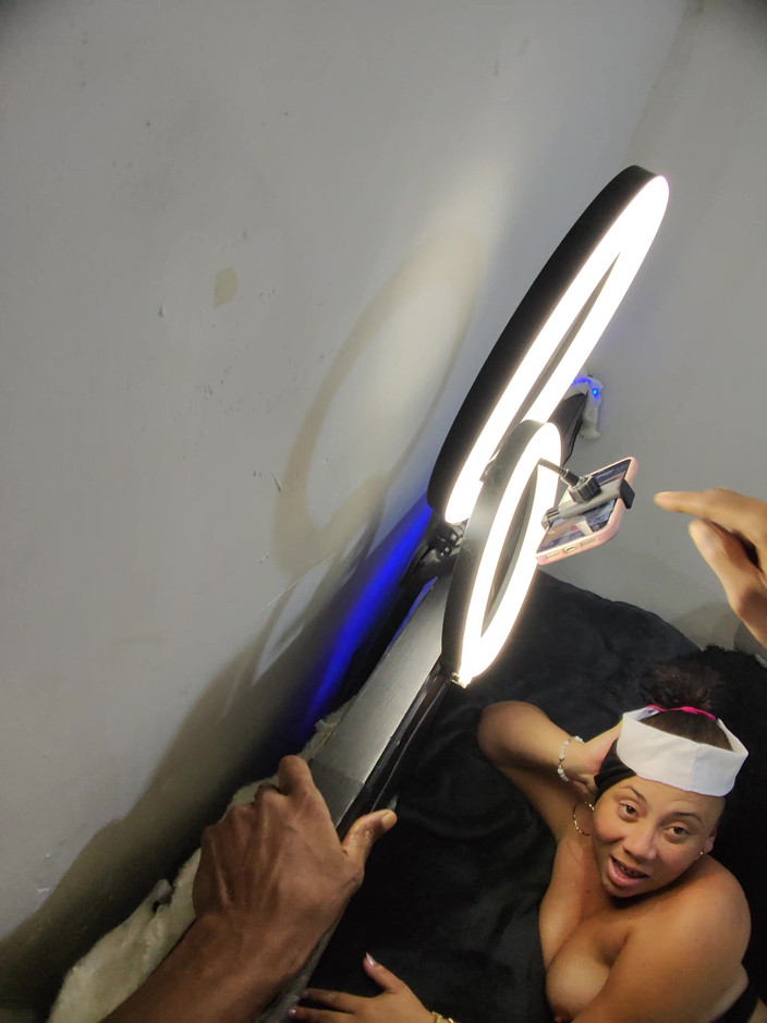Uncut Lil Midget and Latina Freaky Friends: Heiliges kleines zwergin &amp; sub schlampe zimmermädchen-bts 3